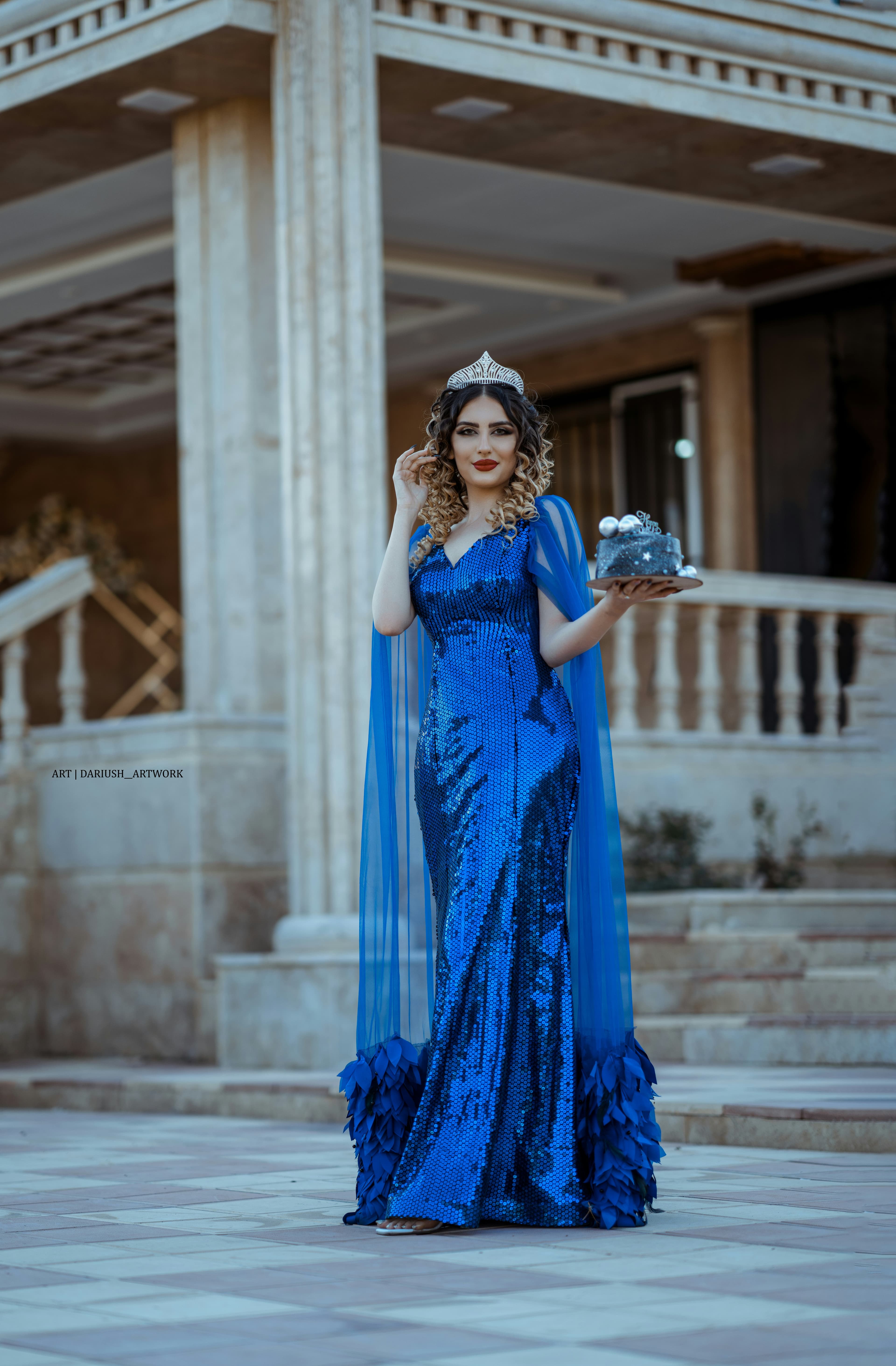 Robe kurde bleue brodée